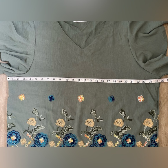 PARAMI DESIGN Embroidered Flutter Sleeve Top EUC - Picture 4 of 7